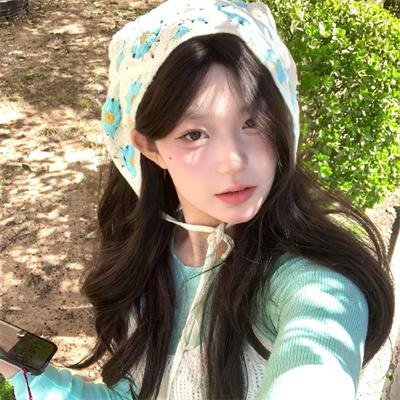 穿黄睡衣的女孩